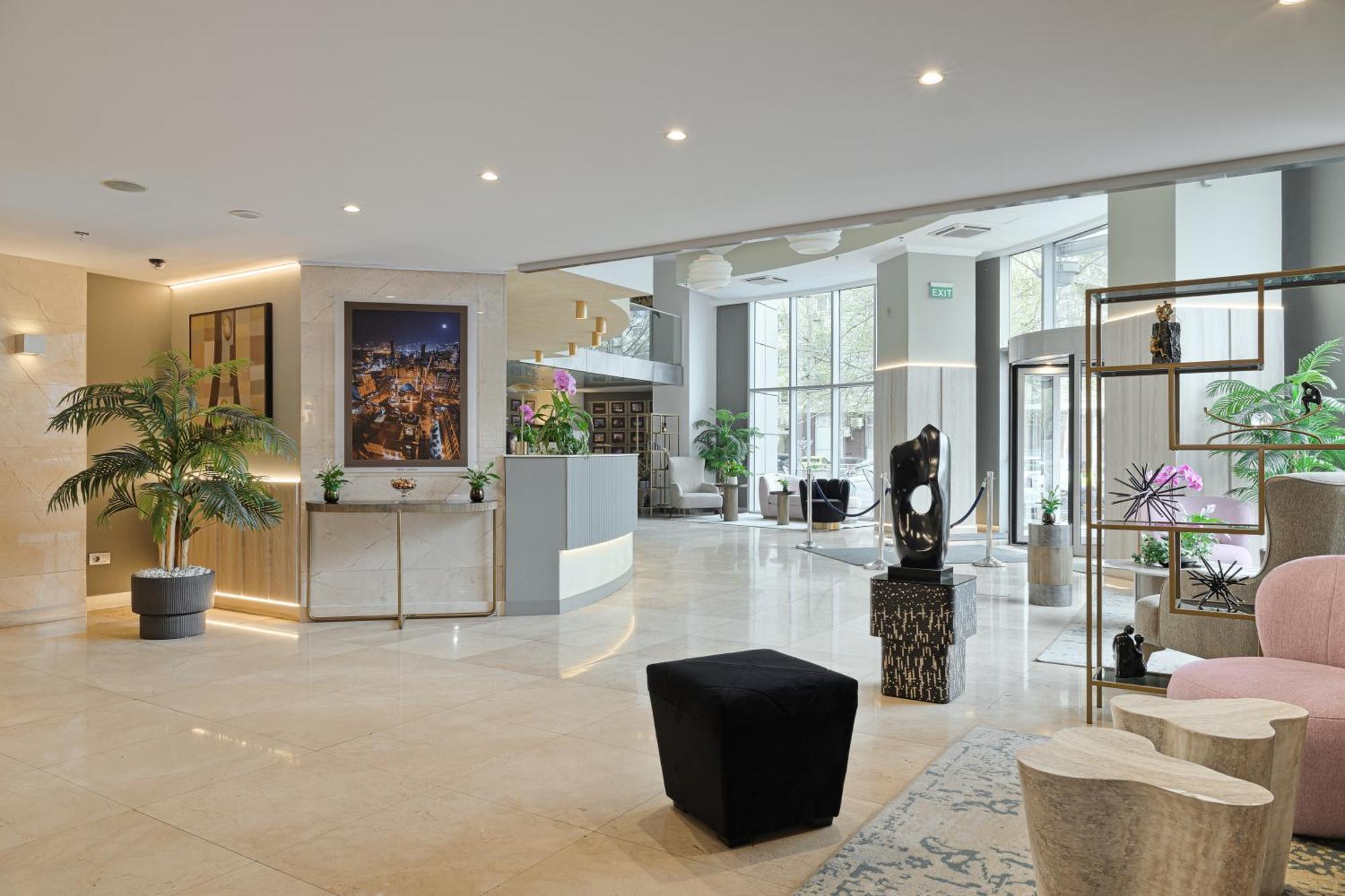 Hotel Unirii Square - Handwritten Collection